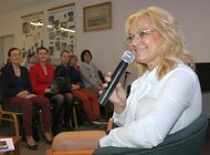Talkšou herečky Zuzany Mišákovej v knižnici nielen o literatúre s advokátkou Danicou Birošovou