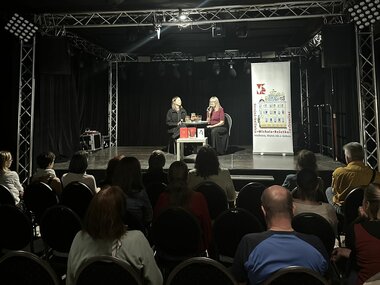 Michaela Králiková: Dievča s červenými čižmičkami