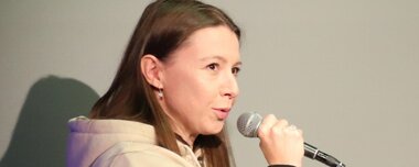 Michaela Králiková: Dievča s červenými čižmičkami