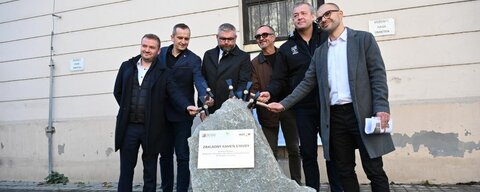 Rekonštrukcia začala, základný kameň stavby je poklepaný