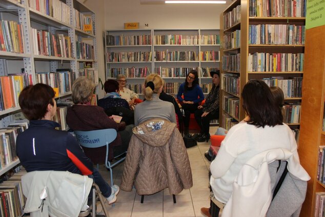 Aprílové stretnutie Čitateľského klubu Trenčín, ktorý sa koná raz mesačne - na pôde našej knižnice.