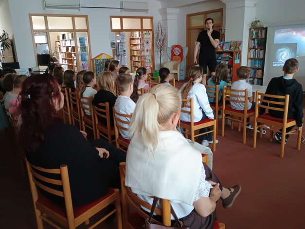 Interaktívna prednáška Dušana Valenta o vesmírnych zaujímavostiach pre žiakov ZŠ.