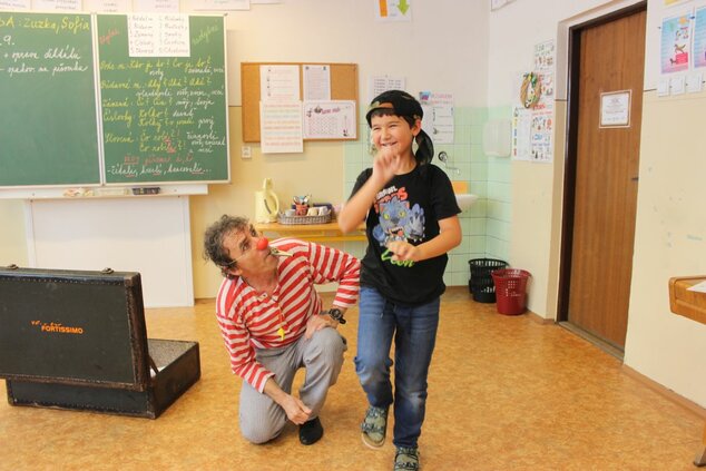 Knižničný trip s legendou slovenskej pantomímy