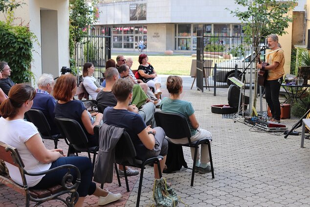 Koncert pesničkára JANKA SVETLANA MAJERČÍKA, ktorý spieva o tom, čo vidí, počuje a najmä cíti