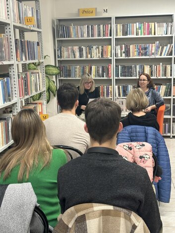 Medzi cestami a hranicami