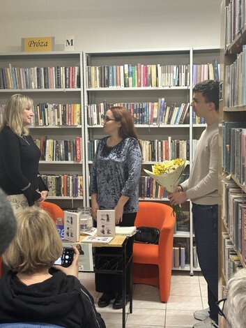 Medzi cestami a hranicami