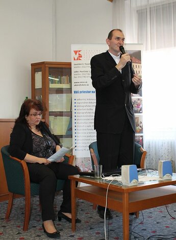 Prezentácia novej knihy Juraja Sedláčka, katolíckeho kňaza pôsobiaceho v Univerzitnom pastoračnom centre v Trenčíne, s podtitulom „O identite muža s ranami“ obsahujúca štrnásť skutočných príbehov o tom, ako a prečo bolia, v rámci cyklu „Poznávame Trenčanov“.
