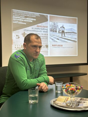 Uvedenie do života knihy Reflexie o náhradnej starostlivosti detí.