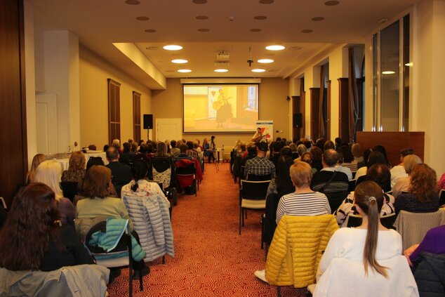 Literárny podvečer so Simou Magušinovou v Hoteli Elizabeth. Moderátorka: Zuzana Mišáková