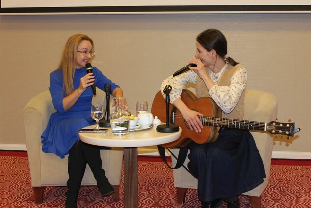 Literárny podvečer so Simou Magušinovou v Hoteli Elizabeth. Moderátorka: Zuzana Mišáková