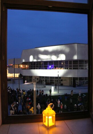 Nočná komentovaná prehliadka knižnice v rámci programu Light Art Festivalu