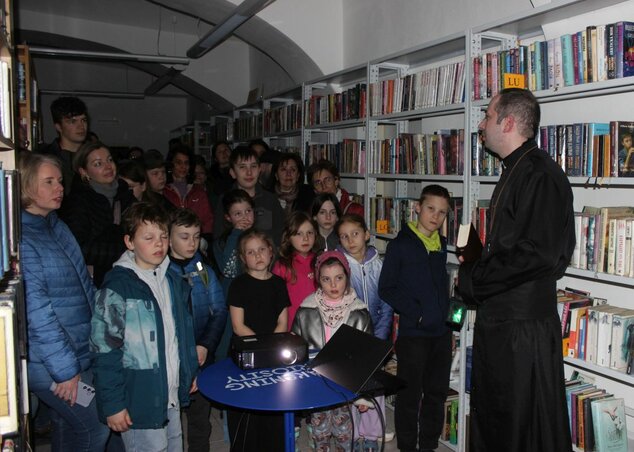 Nočná komentovaná prehliadka knižnice v rámci programu Light Art Festivalu