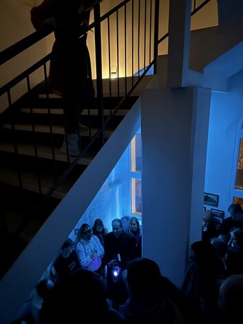 Nočná komentovaná prehliadka knižnice v rámci programu Light Art Festivalu