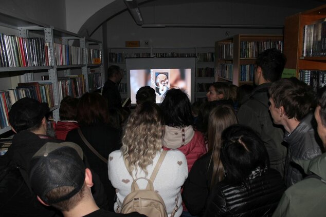 Nočná komentovaná prehliadka knižnice v rámci programu Light Art Festivalu