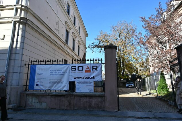 Rekonštrukcia budovy na Hasičskej ulici - poklepanie základného kameňa stavby