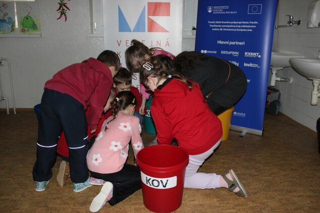 Beseda so Zuzanou Vavrovou Nemčkovou, autorkou prvej environmentálnej knihy s názvom "Kto je Smeťko?"