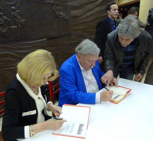 Prednáška svetoznámeho spisovateľa s autogramiádou v Trenčíne