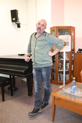 Beseda s bývalým moderátorom "JOHNYM" PEŤKOM, spojená s prezentáciou pokračovania jeho autobiografie
