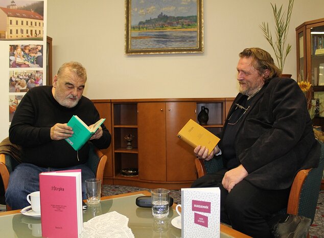 Beseda s básnikom Ivanom Štrpkom a vydavateľom Kolomanom Kertészom Bagalom