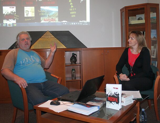 Beseda s publicistom, pesničkárom, cestovateľom P. Šrankom, spojená s prezentáciou románu Múzofil