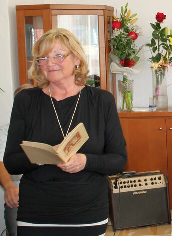 Stretnutie s poetkou, slovenčinárkou M. J. Jablonskou pri príležitosti jej životného jubilea