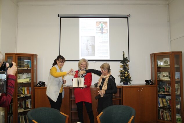 Beseda s trenčianskou rodáčkou E. BODNÁROVOU spojená s uvedením do života jej knihy Vidmo