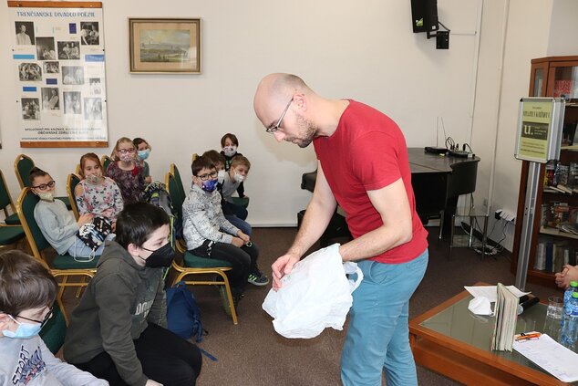 Beseda so spisovateľom MATEJOM ZÁMEČNÍKOM o jeho ekologických knihách pre deti.