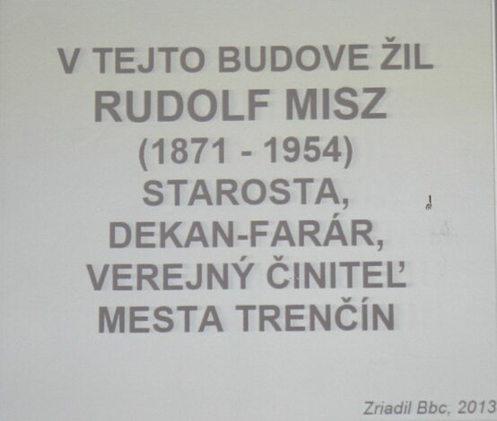 Prednáška V. Brabenca o jedinečných a zároveň (ne)existujúcich pamätných tabuliach v meste pod hrado