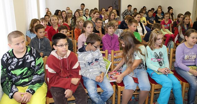 Beseda žiakov ZŠ so známou spisovateľkou pre deti a mládež G. Futovou, pracovníčkou Knižnice P. O. H