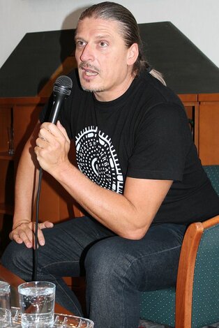 Beseda so spisovateľom, spevákom B. Jobusom o jeho literárnej tvorbe