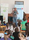 Beseda žiakov ZŠ s autorom kníh pre deti, tohtoročným jubilantom Danielom Hevierom.