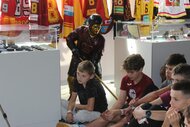 Knižničný trip s hokejovými legendami