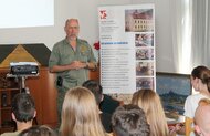 Beseda s biológom, publicistom, dramatikom Gustávom Murínom, spojená s prezentáciou jeho najnovších kníh Návod na manželstvo; 5xP (Prvá pomoc pri partnerských problémoch).