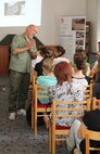Beseda s biológom, publicistom, dramatikom Gustávom Murínom, spojená s prezentáciou jeho najnovších kníh Návod na manželstvo; 5xP (Prvá pomoc pri partnerských problémoch).