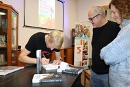 Beseda s jedným z najlepších slovenských bežcov, novinárom a fotografom P. KOVÁČOM spojená s prezentáciou jeho knihy "Od antilopy po Zátopka"