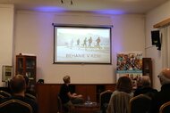 Beseda s jedným z najlepších slovenských bežcov, novinárom a fotografom P. KOVÁČOM spojená s prezentáciou jeho knihy "Od antilopy po Zátopka"