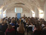 Prednáška profesora histórie Róbeta Letza venovaná Jozefovi Braneckému pre študentov gymnázia nesúceho jeho meno