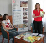 Beseda s Camille Labas spojená s prezentáciou jej tvorby vrátane cestopisu Autostopom s tromi deťmi