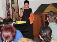 Rozprávanie cestovateľky Ireny Chrapanovej o zážitkoch počas potuliek po exotickom ostrove Cejlón