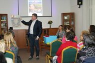 Beseda s novinárom, moderátorom, pedagógom P. Hermanom, viacnásobným víťazom ankety OTO