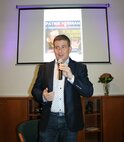 Beseda s novinárom, moderátorom, pedagógom P. Hermanom, viacnásobným víťazom ankety OTO