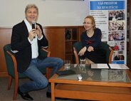 Talkšou v knižnici nielen o literatúre s trenčianskym rodákom, hercom, zabávačom Štefanom Skrúcaným