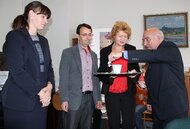 Prezentácia zborníka LK Omega za účasti zakladajúceho člena literárneho klubu, jubilanta R. Dobiáša