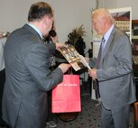 Prezentácia básnickej zbierky "Ja zdravie i šťastie vinšujem Ti a nielen liekmi, ale aj nežným slovo