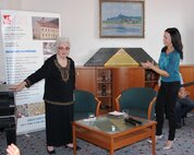 Letný podvečer v knižnici s trenčianskou rodáčkou, hereckou legendou, recitátorkou a „Grande Dame“ S