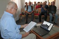 Prednáška V. Brabenca o jedinečných a zároveň (ne)existujúcich pamätných tabuliach v meste pod hrado