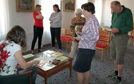 Beseda s Camille Labas spojená s prezentáciou jej tvorby vrátane cestopisu Autostopom s tromi deťmi