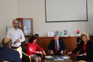 Studňa sa tajne s dažďom zhovára
