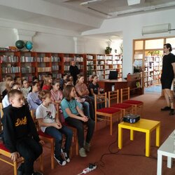 Interaktívna prednáška Dušana Valenta o vesmírnych zaujímavostiach pre žiakov ZŠ.