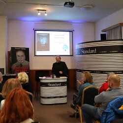 Prezentácia vojnového príbehu Ľubomíra Pajtinku o skutočných udalostiach v dedinke Šípkov